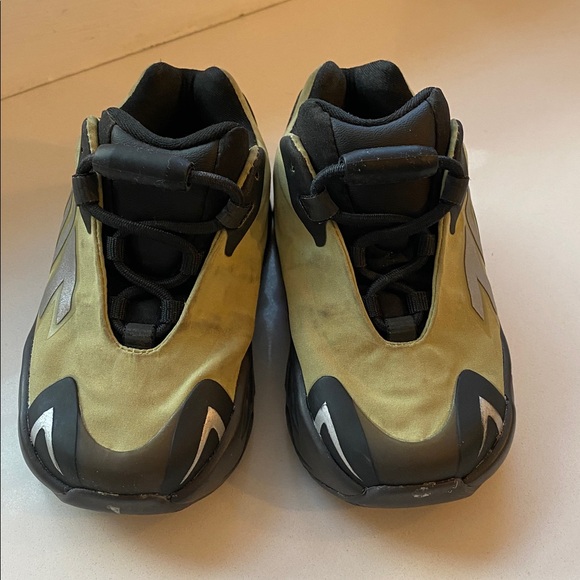 adidas Yeezy Boost 700 MNVN - Picture 6 of 16